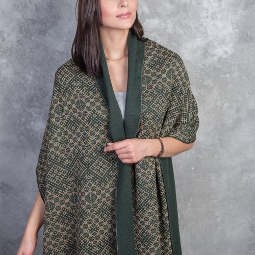 Plecu lakats meža zaļs ar smilšu krāsas tautisku rakstu